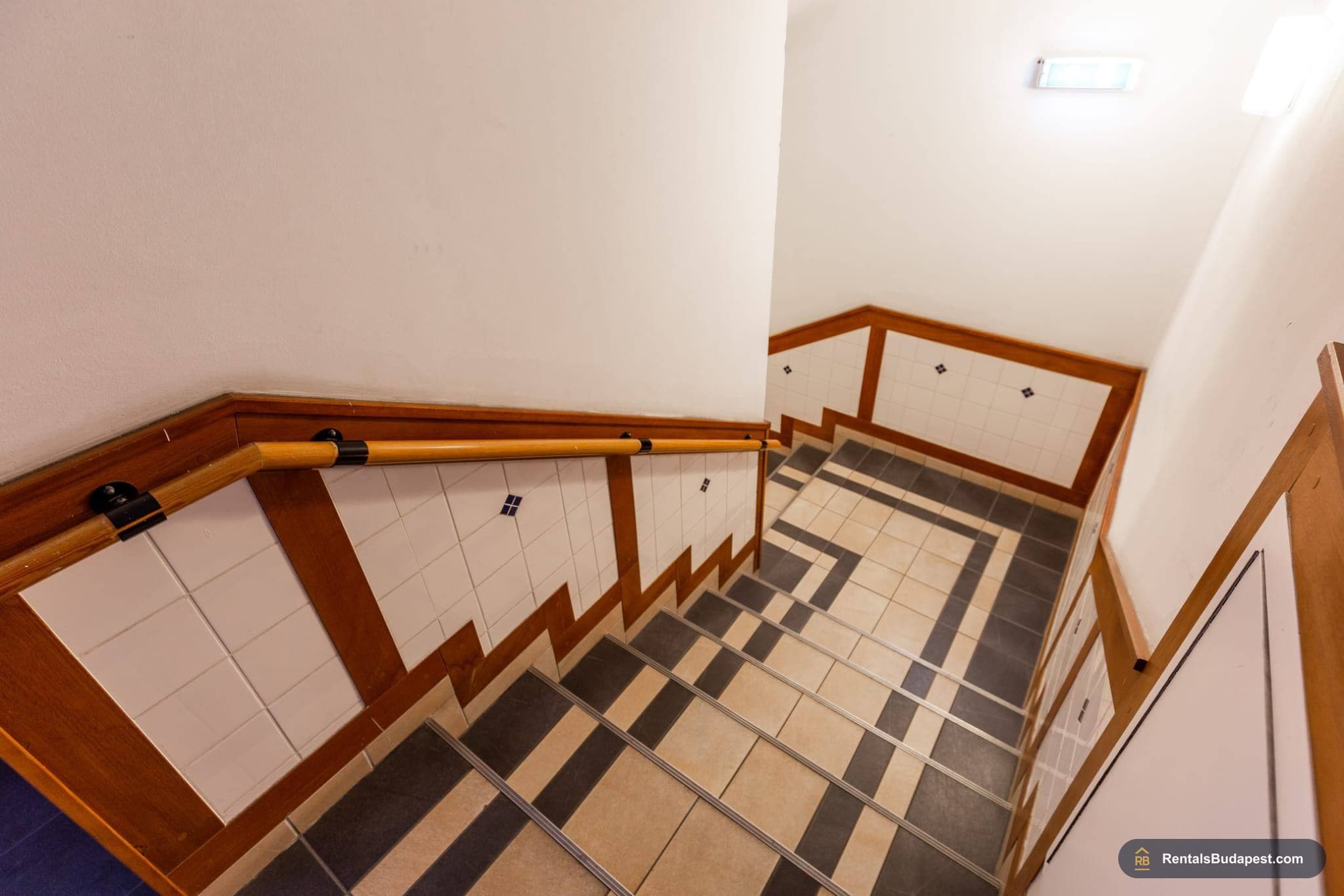1-Bedroom Apartment for Rent - Lovag utca 8, District VI