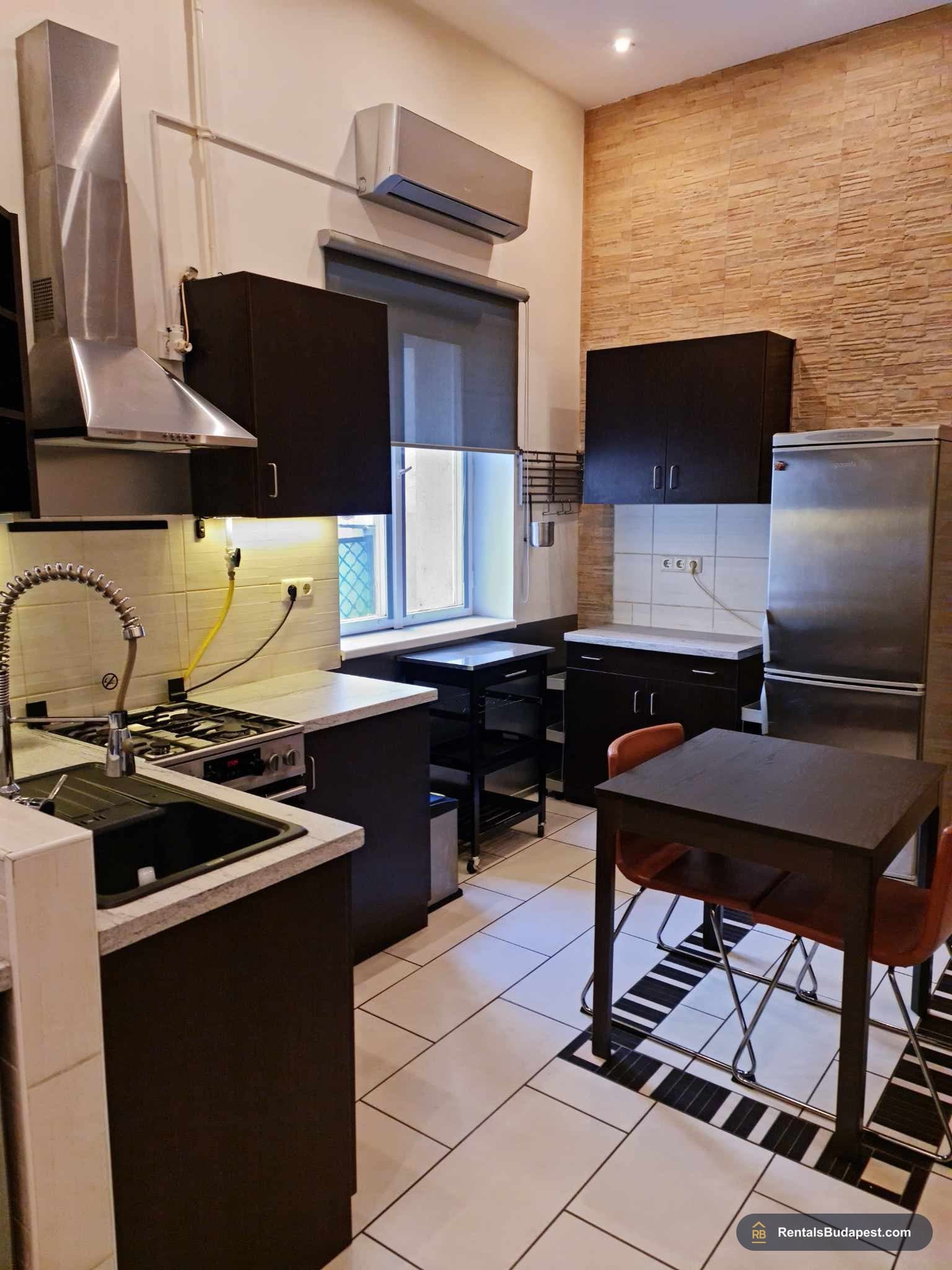 Apartment for Rent in Budapest District 5 | Hold utca